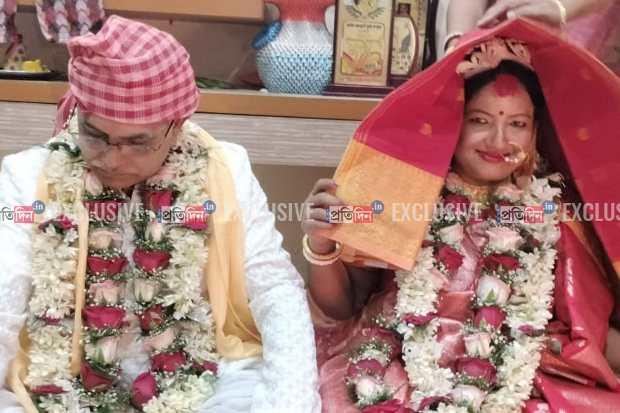 Dilip Ghosh and Rinku Majumdar tie knot
