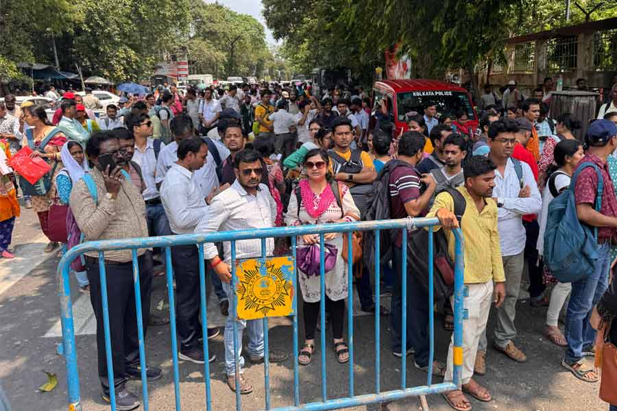 Snubbed SSC teachers alleges Netaji indoor stadium pass being sold