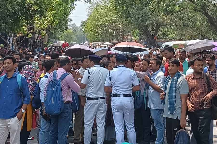 Mamata Banerjee and SSC Candidate Meet Live Update: Security tightened in Netaji indoor stadium.