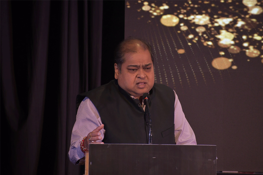 Srinjay Bose Says in Golper Sera Haat award event importance of Bengali language in digital media