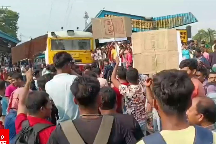 Agitation at Dakshin Barasat station, Train service disrupted