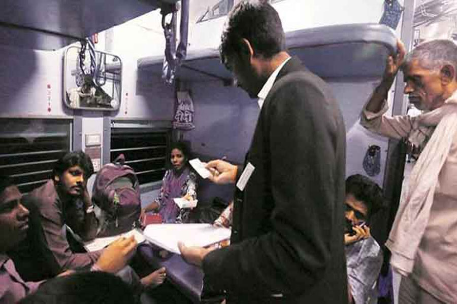 Special ID Cards for original TTEs in Howrah and Sealdah