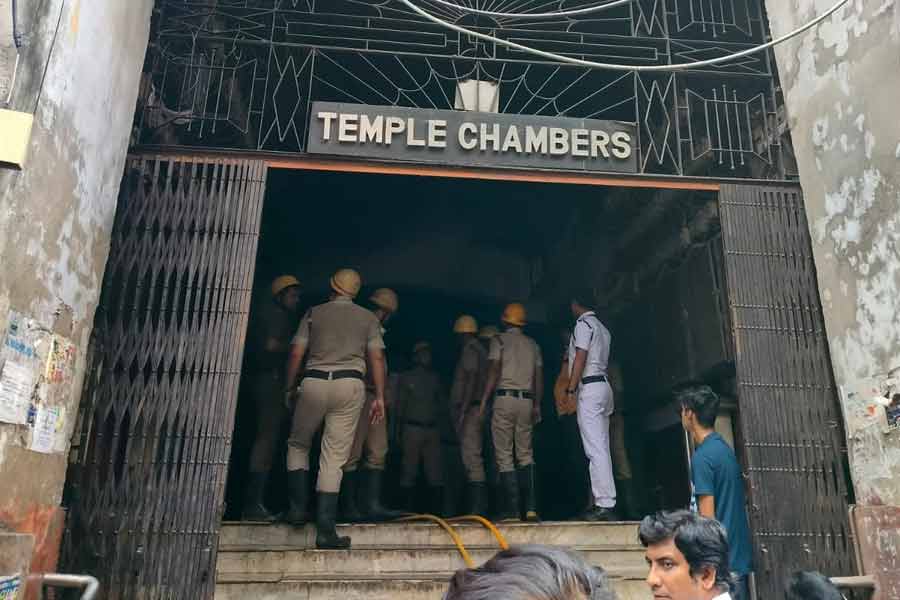 Massive fire broke out at Temple chamber near Calcutta High Court