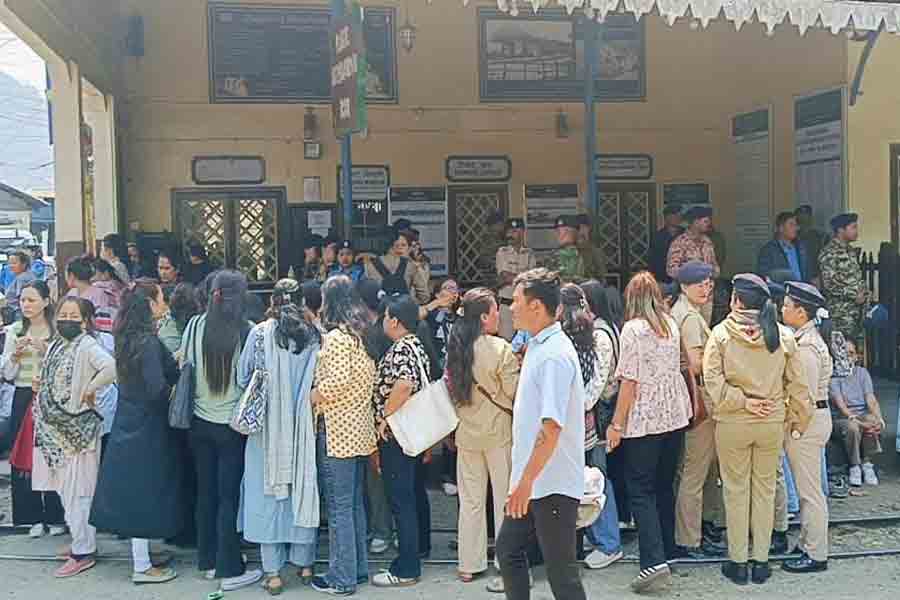 Teenager died in Toy Train accident in Kurseong, local protests