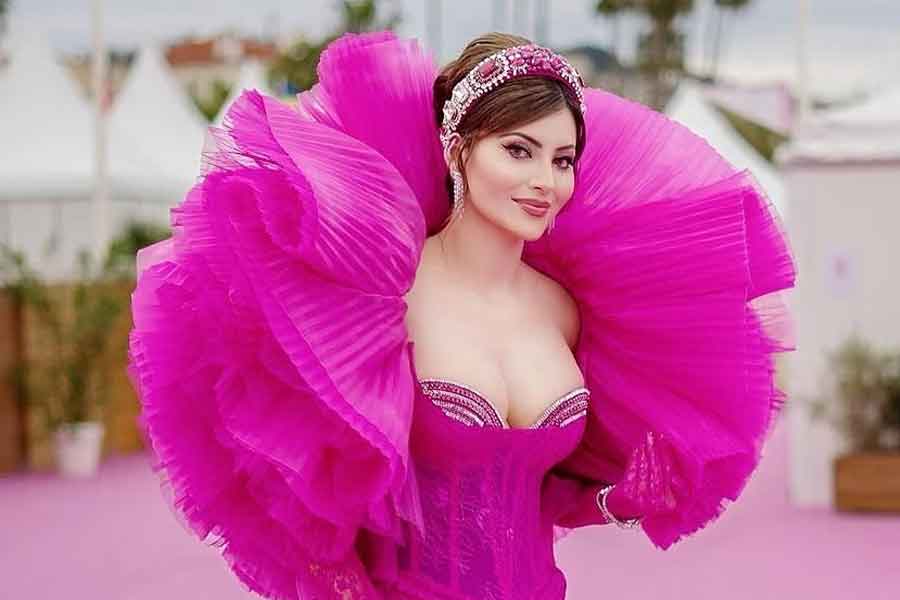 Urvashi Rautela's team clarified temple Controversy