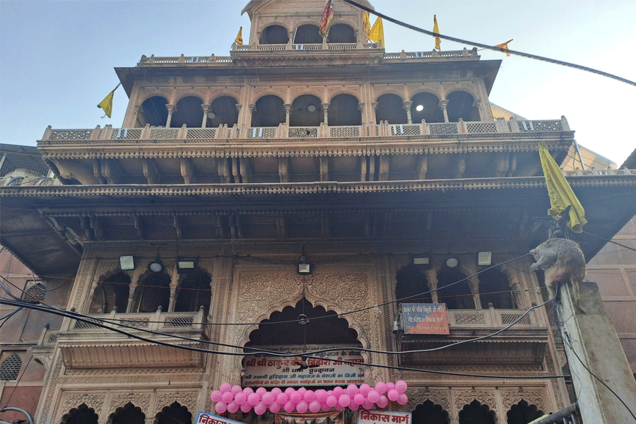 Uttar Pradesh bank official steals money from Vrindavan temple