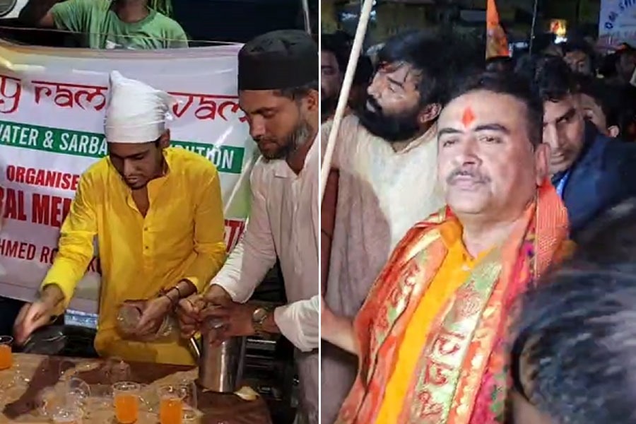 রামভক্তদের জন্য জল সংখ্যালঘুদের! শুভেন্দুর মিছিলে সম্প্রীতির ছবি