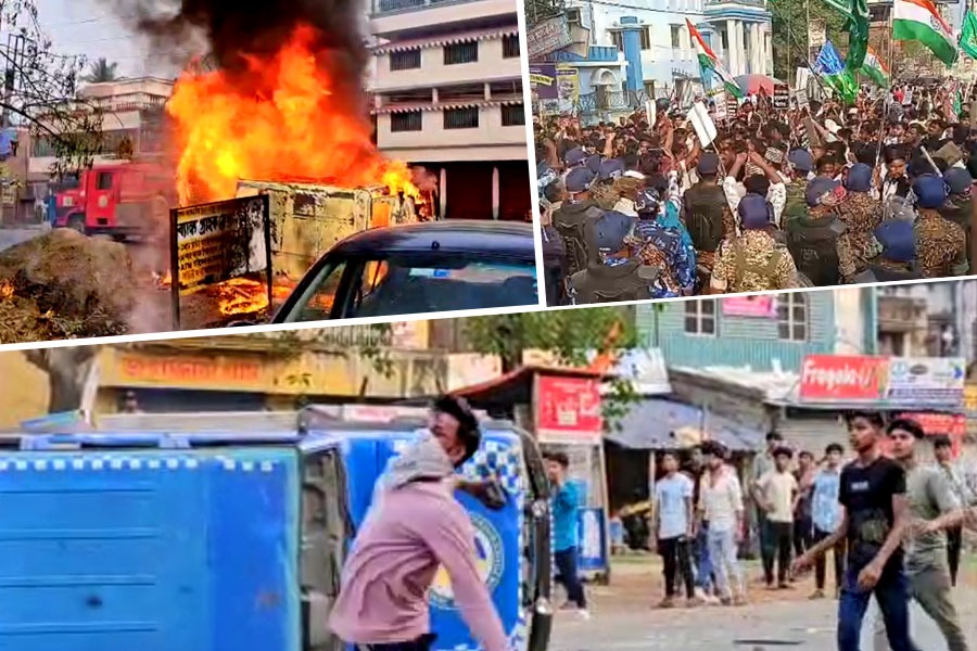 প্রতিবাদে রণক্ষেত্র জঙ্গিপুর! বানীপুর এলাকায় পুলিশ-বিক্ষোভকারী সংঘর্ষ