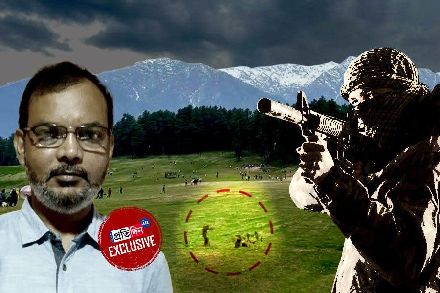 কলমা পড়ে প্রাণরক্ষা? পহেলগাঁওয়ের সত্যি ফাঁস বাঙালি অধ্যাপকের