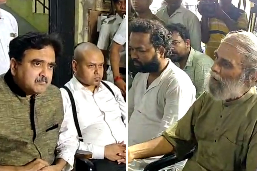 SSC Case: BJP MP Abhijit Ganguly meets Snubbed SSC teachers