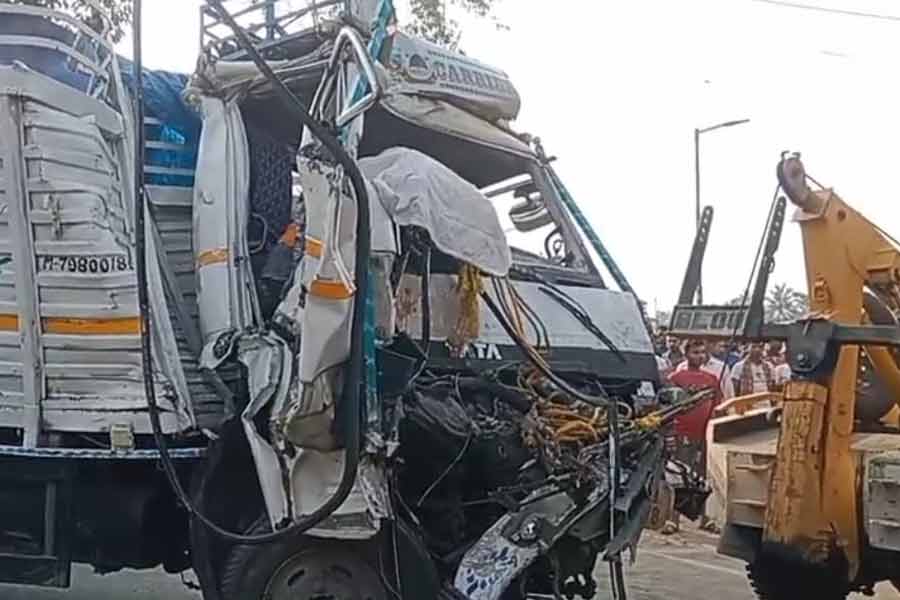 Bus accident in Kolkata