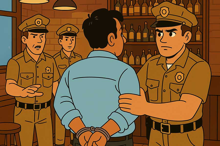 Kolkata Police arrests fraudster as he enters bar
