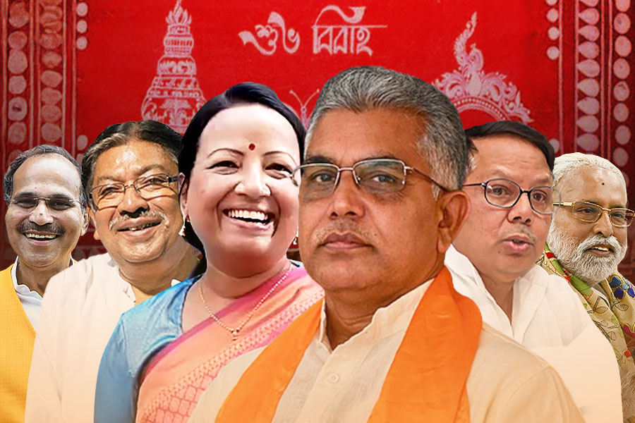 বুড়ো বয়সে…! দিলীপের আগেও বেশি বয়সে বিয়ের পিঁড়িতে বসেছেন বঙ্গের বহু নেতা, রয়েছে মজার গল্পও