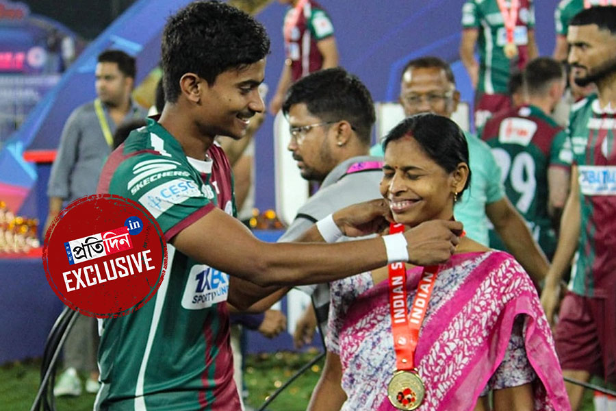 Mohun Bagan's Dippendu Biswas opens up after winning ISL cup and his iconic picture with mother