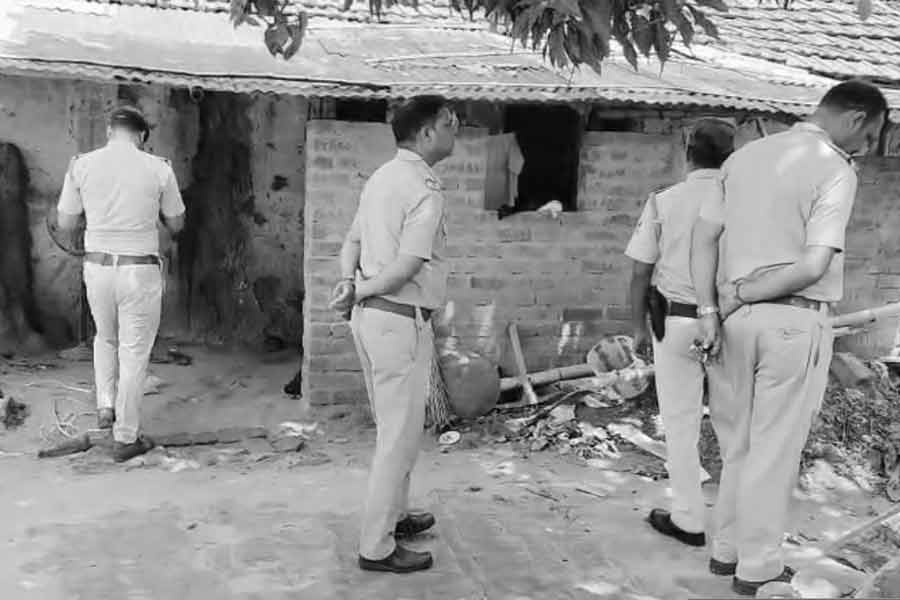 Youth injured in explosion in Durgapur