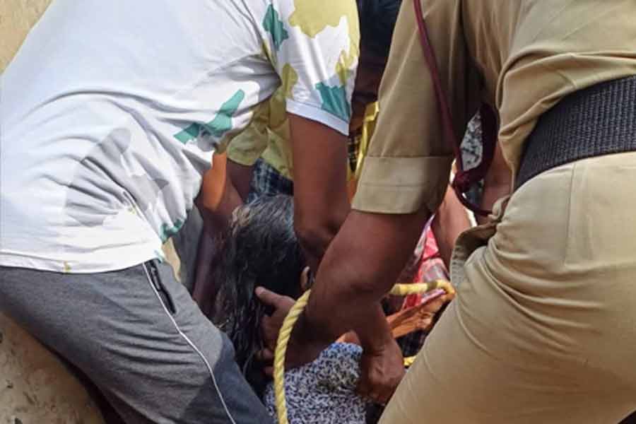 Elderly woman rescued from well in Hooghly.