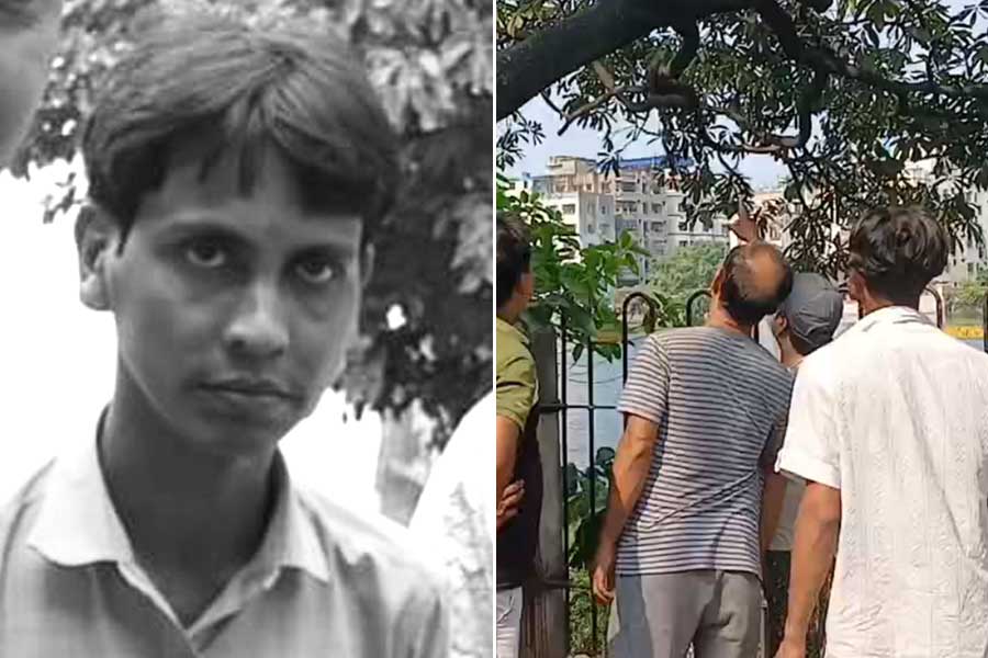 Father and Son found dead in Howrah
