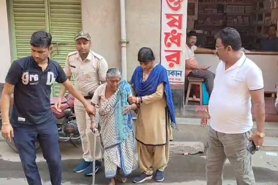 Kandi Police IC did eye surgery on elderly woman
