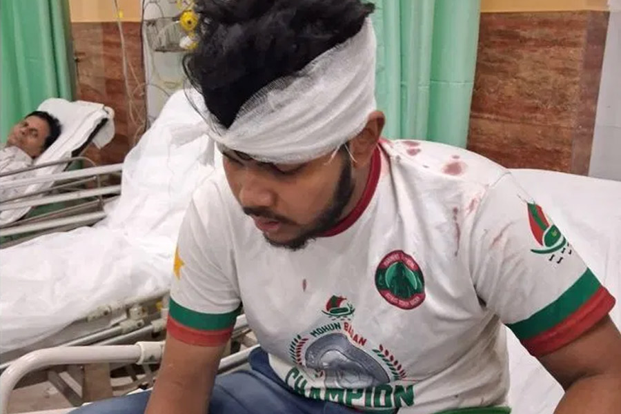 Mohun Bagan fans attacked by police during match in Jamshedpur