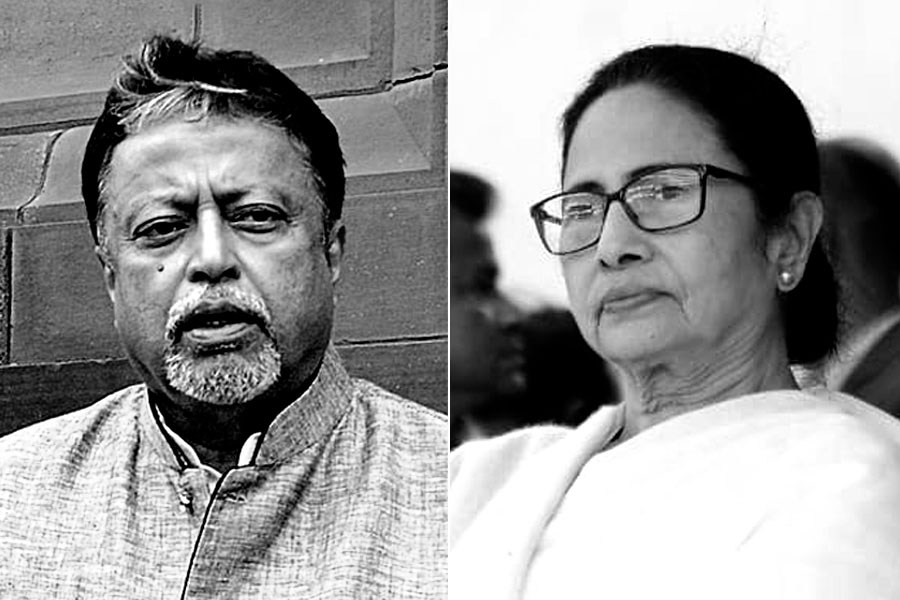 WB CM Mamata Banerjee visits Mukul Roy at Hospital