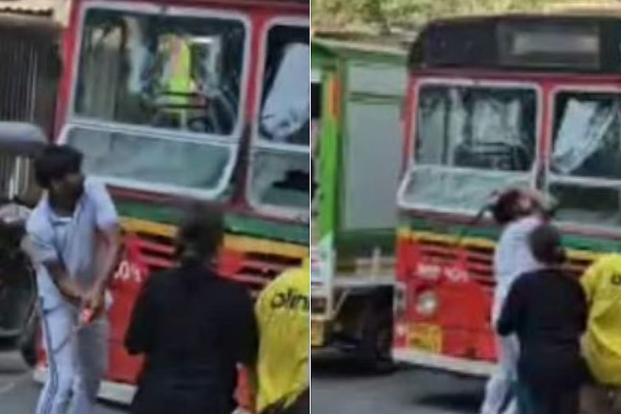 Minor boy attacks with Sword on bus, auto, tanker in Mumbai