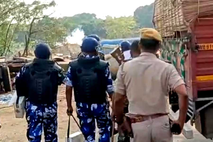 'Who shot in BSF uniforms?' Injured people of Murshidabad still searching answer