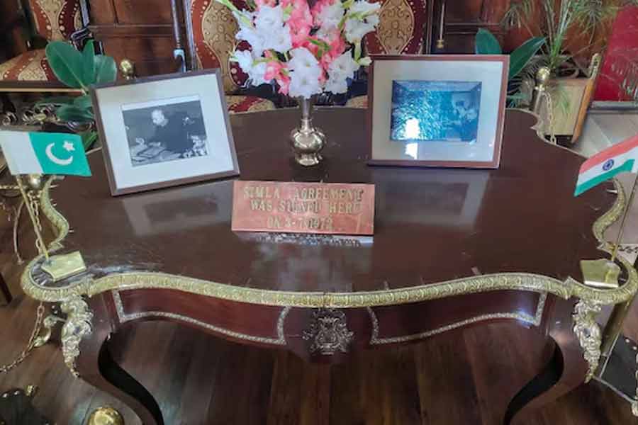 Pak flag missing from Himachal Raj Bhavan's table on which Simla Accord was signed