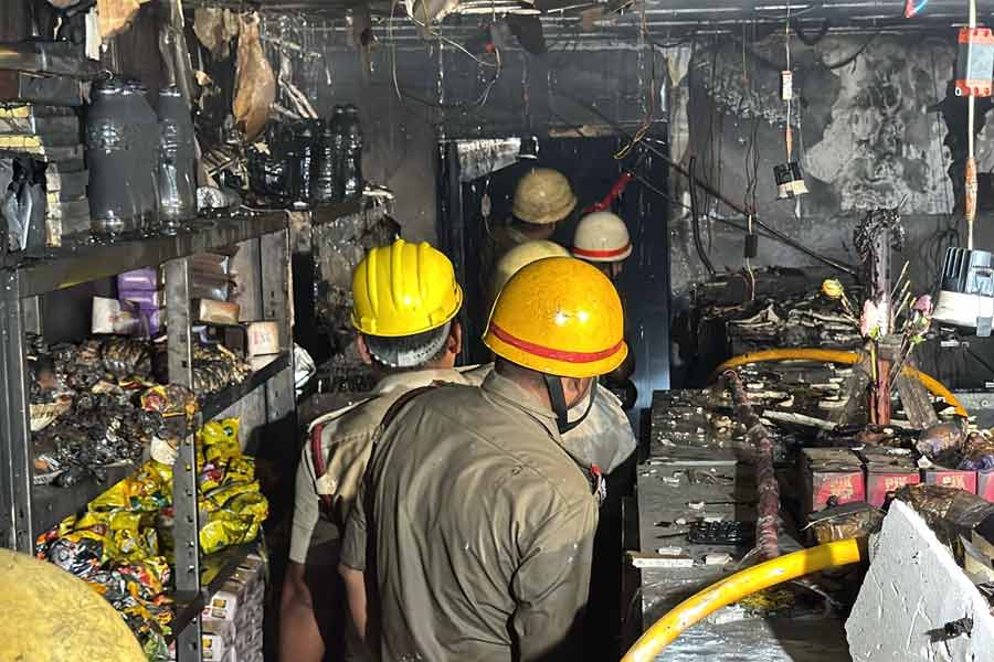 Fire breaks out at sweet shop on Park Street
