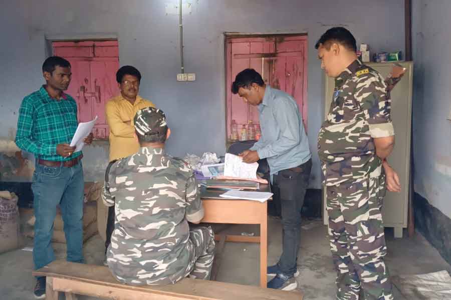 Two teachers fight at school in Purulia