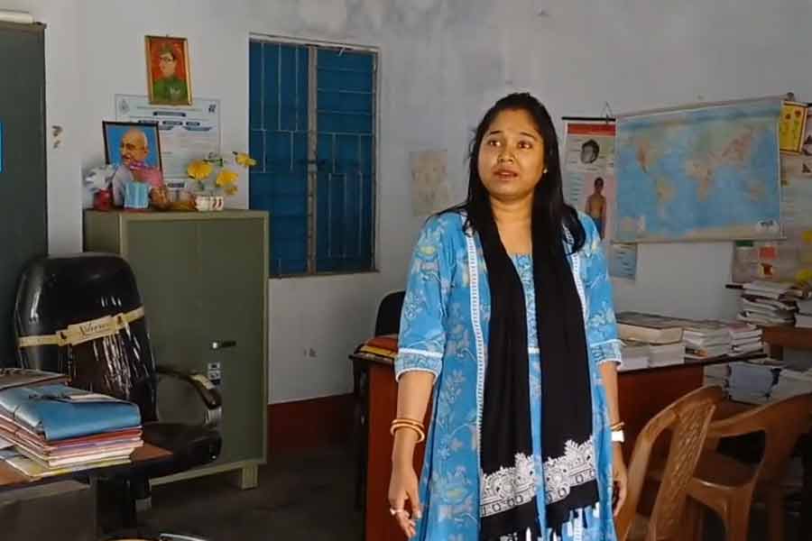 Non-teaching worker loses job in Dhupguri on Supreme Court order
