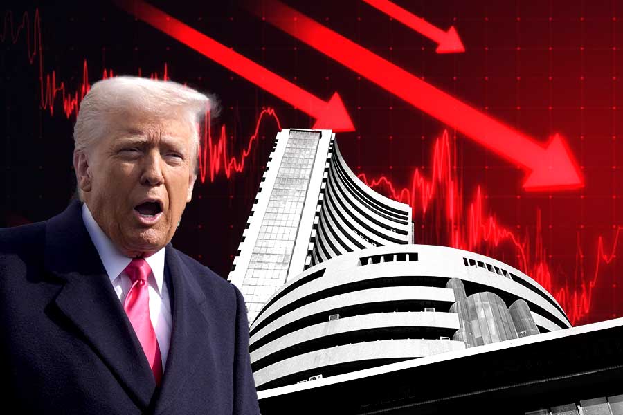 Sensex drops nearly 4 thousand after Trump announces tariff