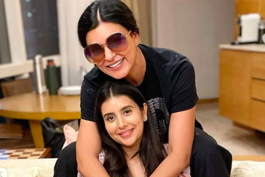 Sushmita Sen's ex-bhabhi Charu Asopa's video selling suit pieces online goes viral