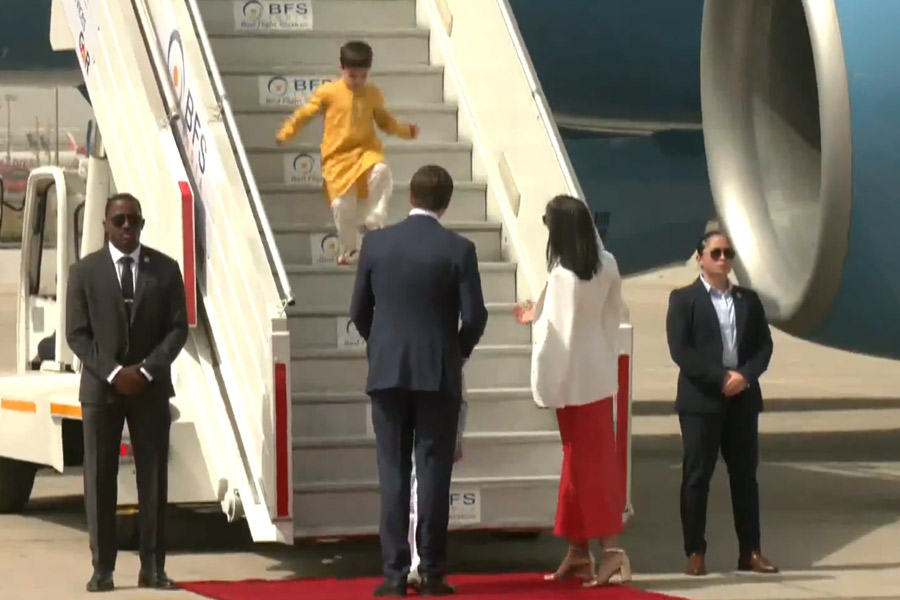 JD Vance Visits India with family, sons wearing kurta pajama