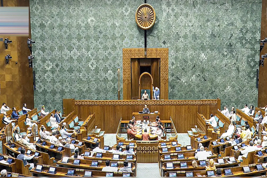 Kiren Rijiju introduce Waqf Bill in Lok Sabha