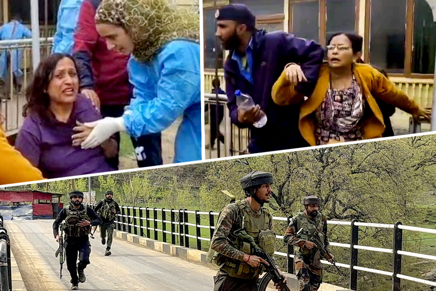 পহেলগাঁওয়ে পর্যটকদের গুলি, জঙ্গি হানায় নিহত ২৬!