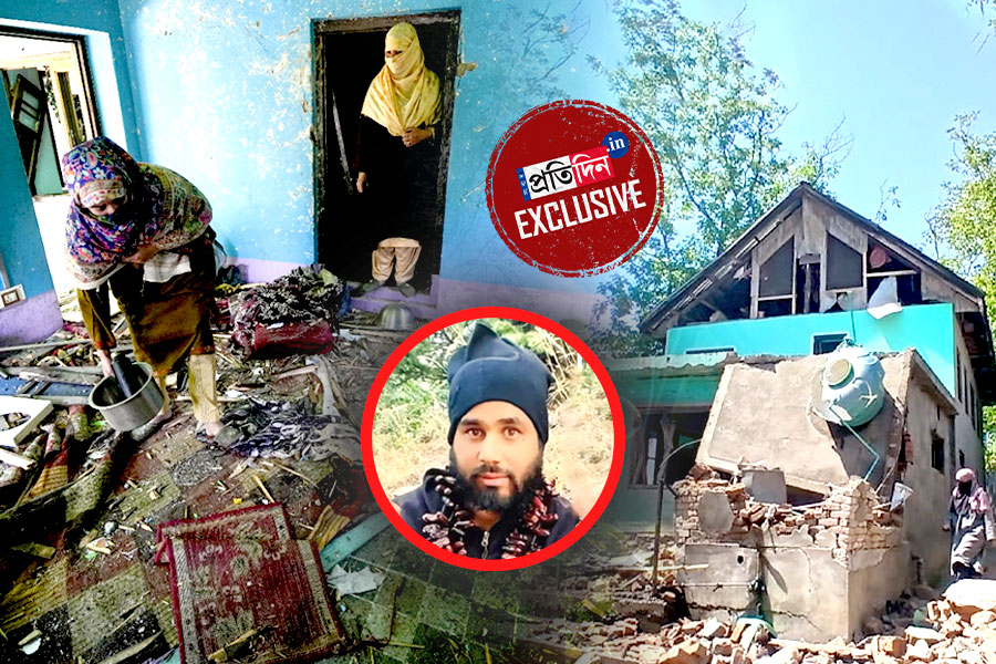 বিস্ফোরণে গুঁড়িয়ে যাওয়া আসিফের বাড়িতে ‘সংবাদ প্রতিদিনে’র প্রতিনিধি