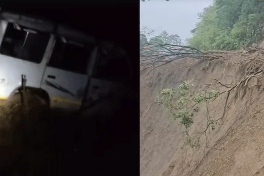 অরুণাচল প্রদেশে ভূমিধসের জেরে খাদে পড়ল গাড়ি, গর্ভবতী মহিলা, শিশু-সহ সাত জনের মৃত্যু