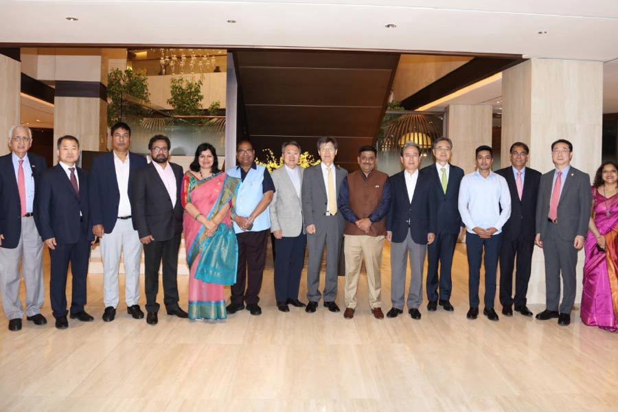 হাতিয়ার রবীন্দ্রনাথের কবিতা, শান্তির বার্তা নিয়ে সিওলে অভিষেক-সহ কেন্দ্রীয় প্রতিনিধিরা