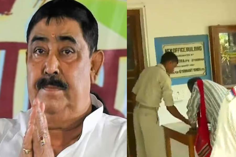 বোলপুর SDPO অফিসে ৫ আইনজীবী, হাজিরা এড়ালেন অনুব্রত