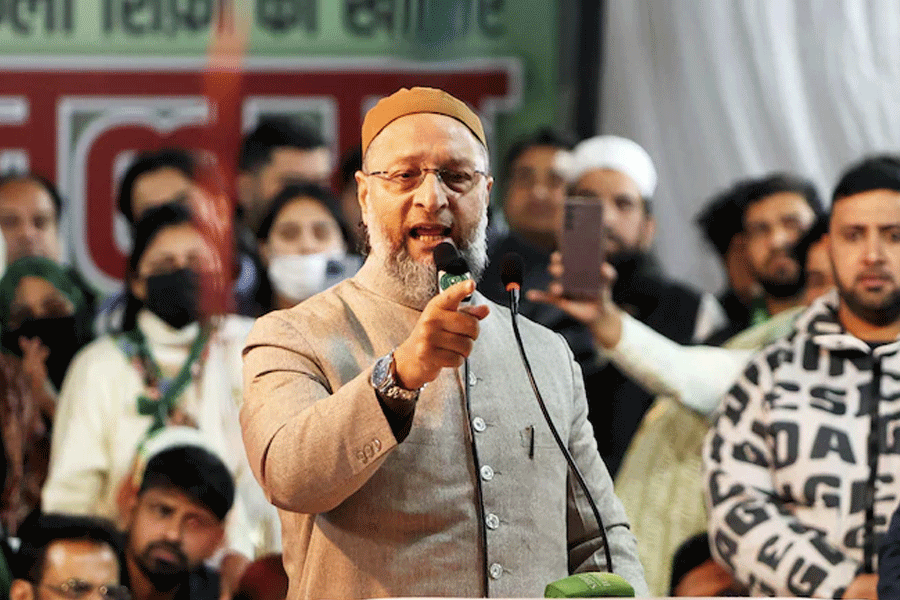 মহারাষ্ট্রে নিষেধাজ্ঞা! স্বাধীনতা দিবসে কং-শাসিত হায়দরাবাদেও ‘মাংস ফতোয়া’, ক্ষুব্ধ ওয়েইসি