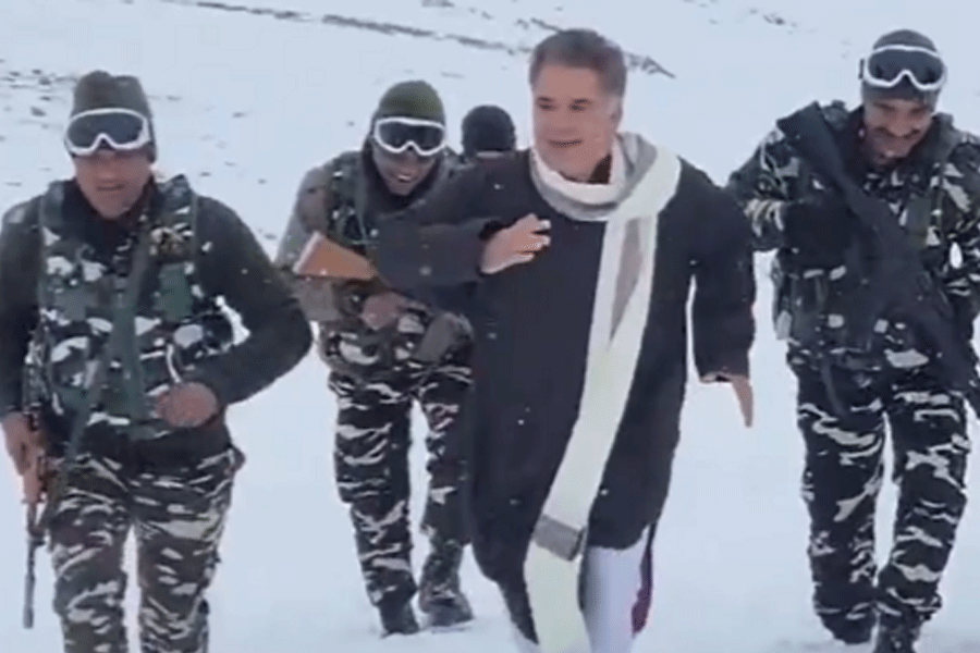 Opposition slams BJP leader for making ‘reel’ with soldiers