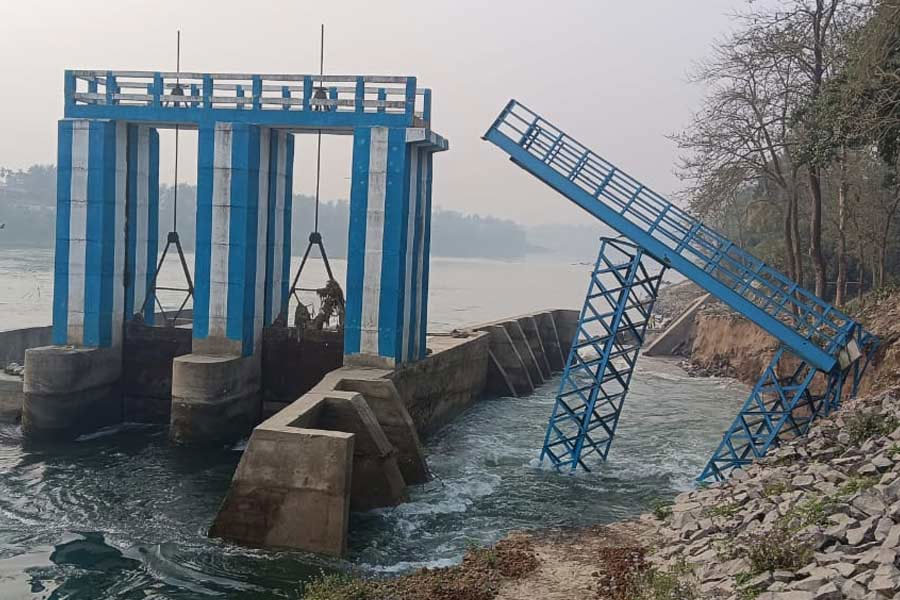 Mamata Banerjee furious over demolition of Balurghat dam