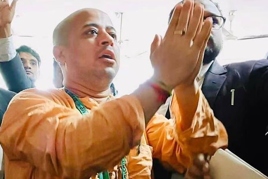 Hearing of bail plea of Chinmoy Prabhu halted in Supreme Court, Dhaka due to death of senior lawyar