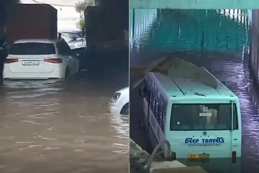 শনিবার থেকে লাগাতার বৃষ্টিতে বিপর্যস্ত দিল্লি! ঝোড়ো হওয়ায় ২০০-র বেশি বিমান ওঠানামায় সমস্যা
