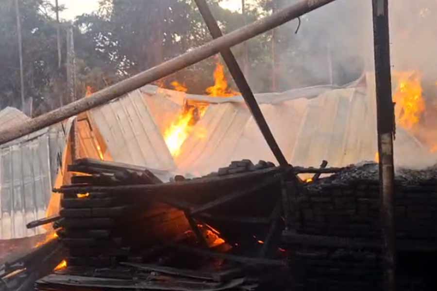 Massive fire breaks out in South 24 Pargana