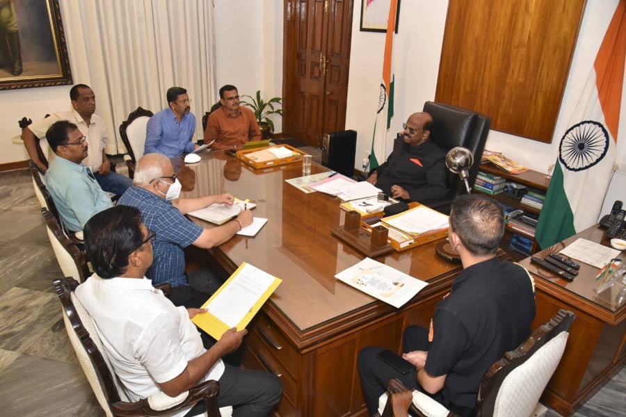 রাজ্যপাল হাসপাতালে থাকলেও আটকায়নি ফাইল! সুস্থ হয়ে কাজ শুরু আনন্দ বোসের