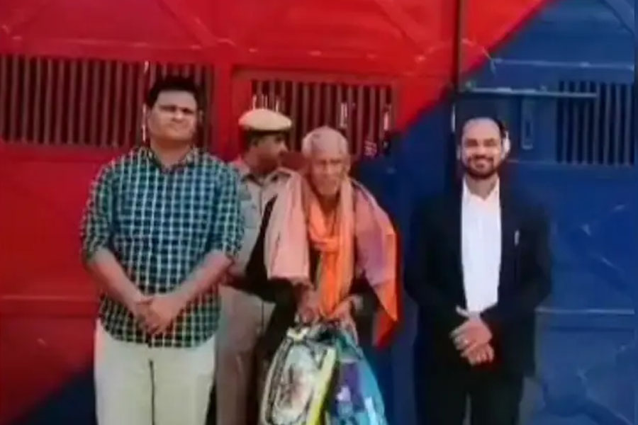 বিনা অপরাধে লৌহকপাটে ৪০ বছর! দীর্ঘ আইনি লড়াইয়ে কাটল দুঃস্বপ্ন, জেলমুক্ত শতায়ু লখন