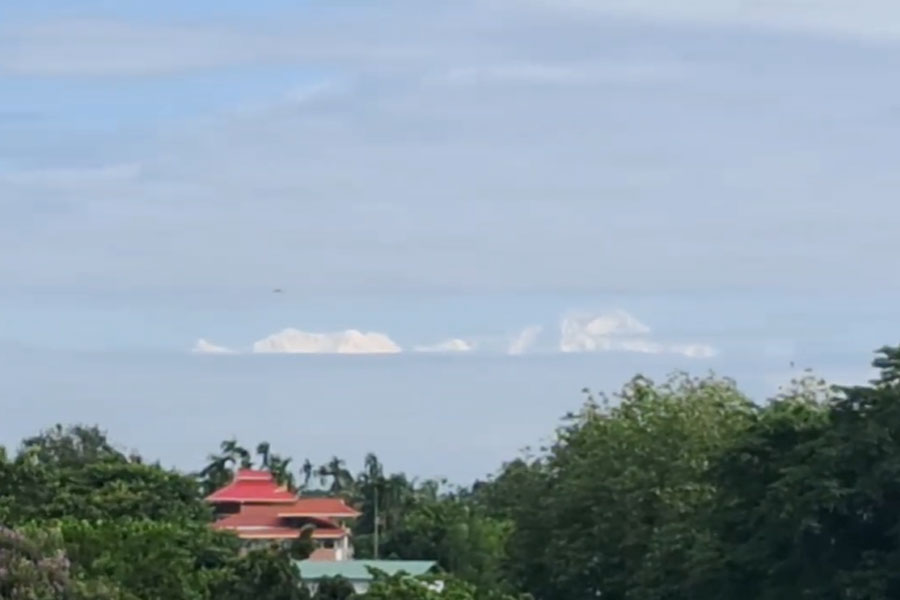 অপূর্ব দৃশ্য! বৃষ্টি থামতেই জলপাইগুড়িতে উঁকি দিল কাঞ্চনজঙ্ঘা