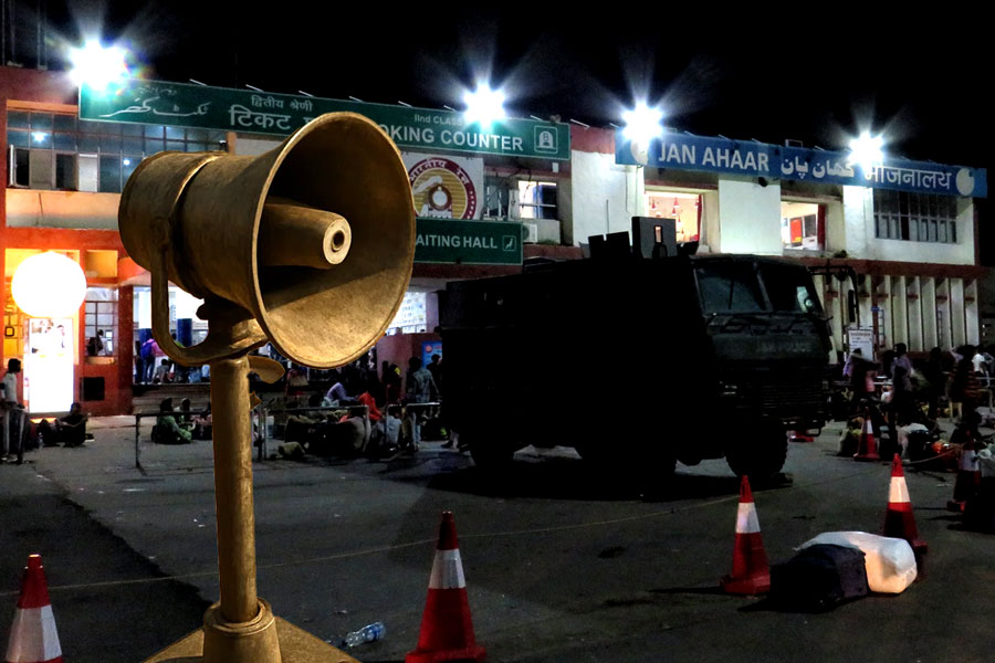India-Pakistan: Night attacks resume, Jammu faces blackouts