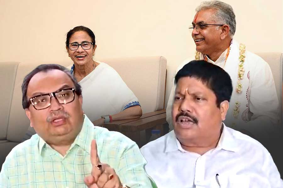 দিলীপ ঘোষ সরাসরি মমতার সঙ্গে যোগাযোগ রাখেন, তৃণমূল-দিলীপ সেটিংয়ের ইঙ্গিত অর্জুনের